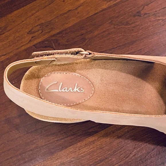 🌟10xHP🌟🌟Like New! Clarks Artisan Wedge Sandals Caslynn Tan Nubuck 9M - Picture 6 of 12